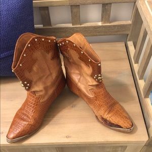 Women’s 9 west boots size 7 M